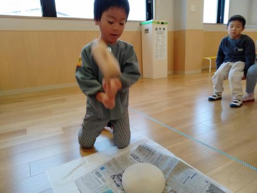 1月14日:お餅が固くなかなか開きませんでした