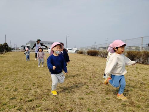 3月27日：緑地でたくさん走って気持ちよかったね！