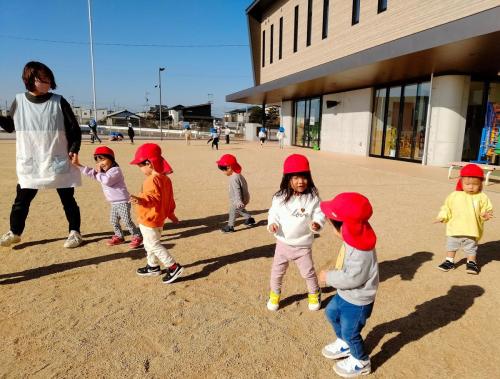 12月24日：かにさん歩き！少し難しいね！