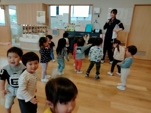 5月9日：『ぼよよん行進曲』を踊ったよ！いっぱいジャンプして面白かったね！