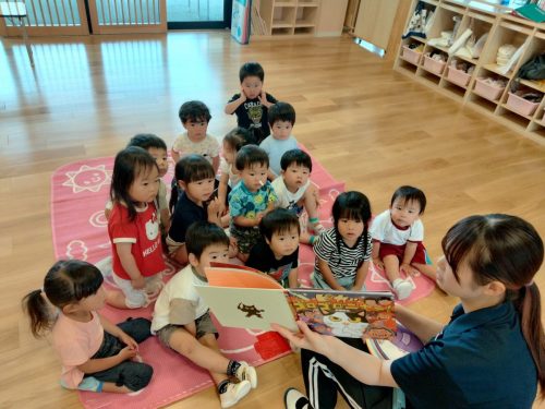 6月20日：「ピカッ ゴロゴロニャー」の絵本を見たよ！！面白かったね☆