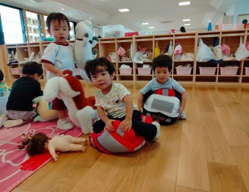 6月20日：消防車とパトカーに乗って緊急出動かな？かっこいいね☆