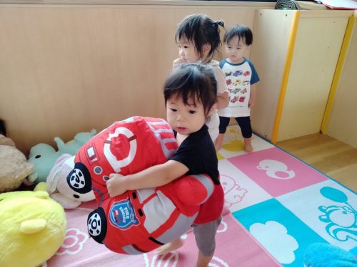 ８月８日：わたしのお気に入りは消防車！