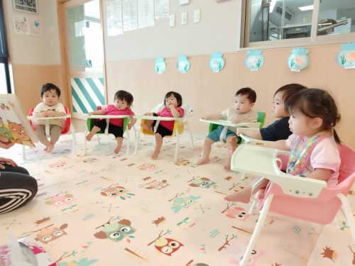 9月17日：『てをつなぐのだいすき』の絵本をみたよ(^^♪