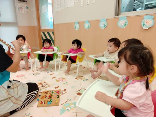 9月17日：型はめパズルするの楽しみだね♫パズルの○△の形や動物さんの絵を教えてもらったよ♫