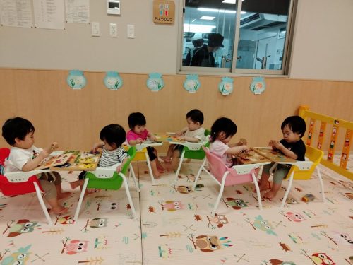 9月17日：友達と向かい合わせで型はめパズルをしたよ♫