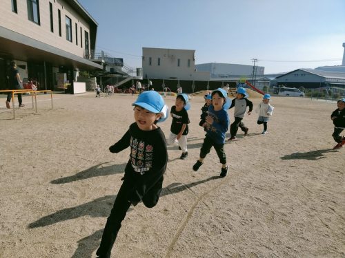 11月17日：よーい、どん！みんなで走ったよ！