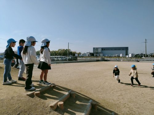 11月17日：築山を登ってリレーをしたよ☆