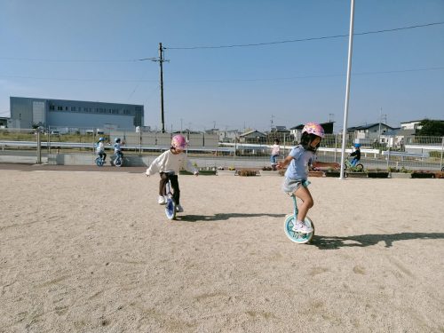 11月17日：一輪車で遊んだよ♪