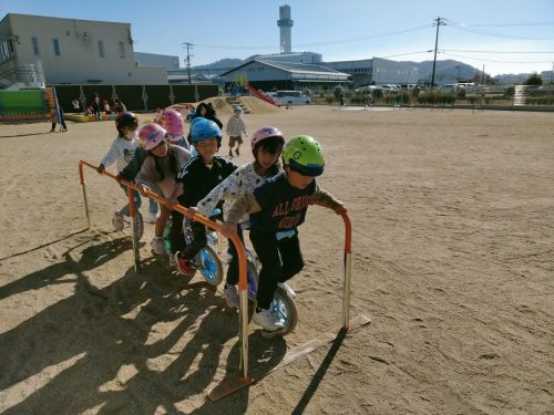 11月20日：一輪車が大渋滞です…。