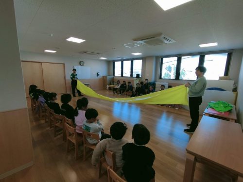 11月21日：科学遊びに参加しました。今日のテーマは『空気』です。