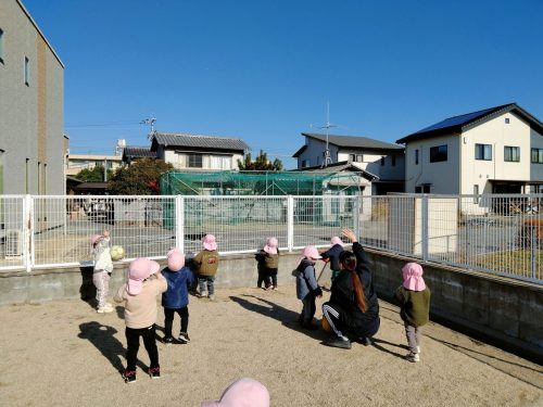 12月15日：青空に飛行機を見つけたよ！「バイバーイ♡」