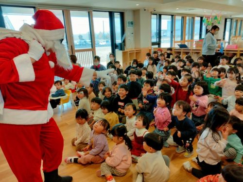 12月19日：サンタさんがきたよ！！みんな大喜びだね♪