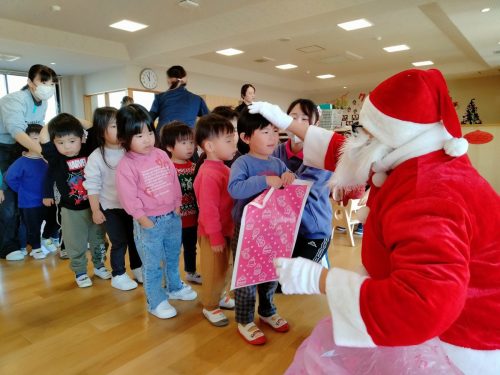 12月19日：一人一人プレゼントを受け取ったよ！