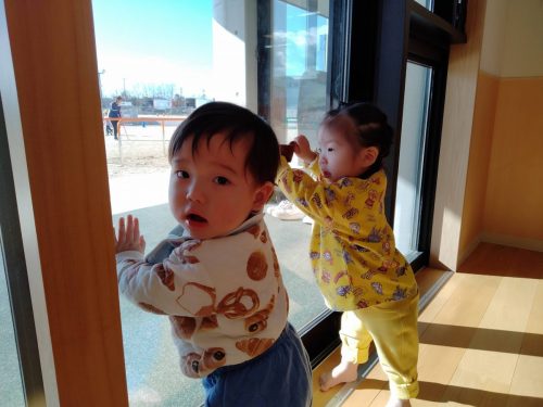 12月22日：いっぱい遊んだひよこ組の部屋の大掃除をしたよ(^▽^)