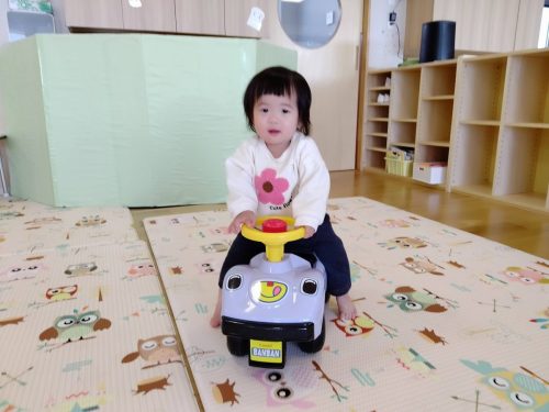 12月23日：大好きな車に乗って遊んだよ(⌒∇⌒)