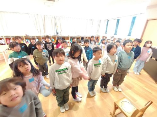 1月21日：朝の会の様子です。みんな大きな声で歌って、礼も上手にできました。