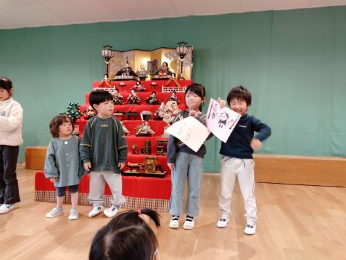 3月3日：あお組さんが作った製作を紹介しました！