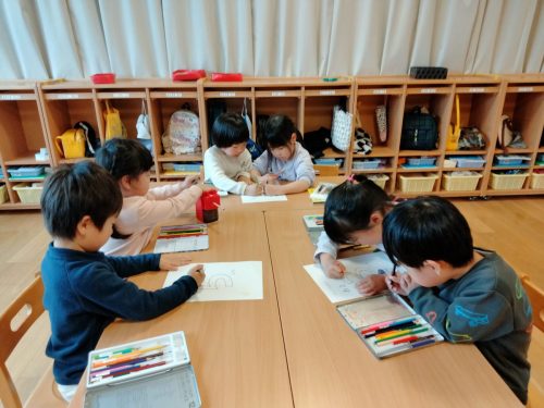 3月3日：2人で一緒に色塗りをしたよ★