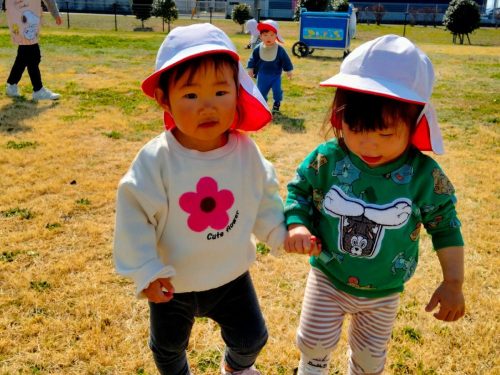 3月9日：仲良しの友達と手を繋いで緑地を探検したよ(^▽^)/(^▽^)