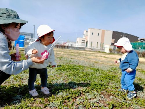 3月9日：強く息を吹きかけて大きなシャボン玉も作れたよ（＾◇＾）