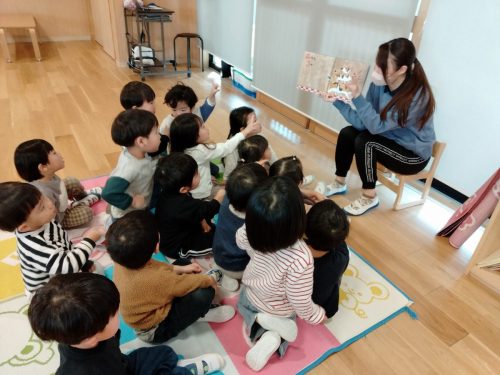 3月12日：『1.2.3.4.5.6.7.8.9.10』の絵本を見たよ！ミックスジュース美味しそう( *´艸｀)