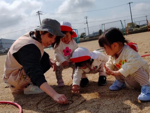 3月23日：砂にアンパンマンのお絵描きをしたよ(^▽^)/