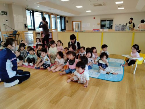 5月30日：お誕生日会をしました。今月はもも組さんのお友達でした。おめでとう！！