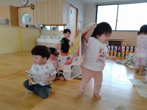 5月30日：先生から新聞紙もらえて嬉しいね♪