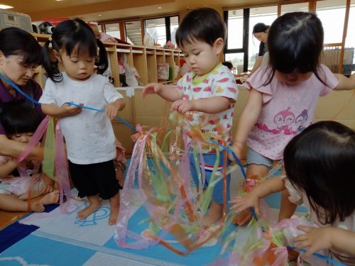 8月25日：青い所を持って揺らしたり、裂ける場所を探したりしたよ
