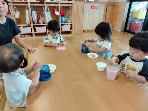 8月26日：知育遊びをしました。夢中になって遊べたね♬