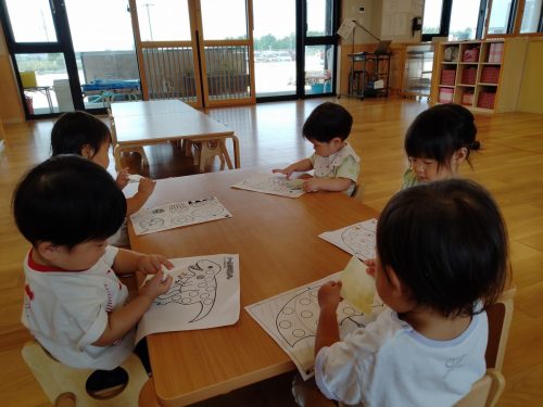 8月27日：シール貼りをしました。