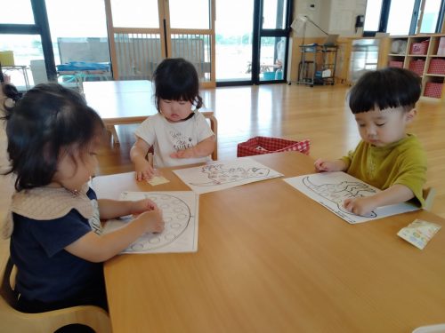 8月27日：丸の中に貼れるかな！？