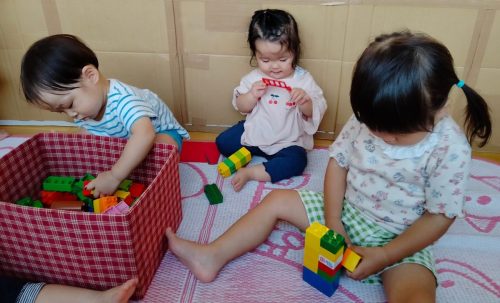 8月29日：レゴブロックで遊んだよ。上手に積み上げられてるね！
