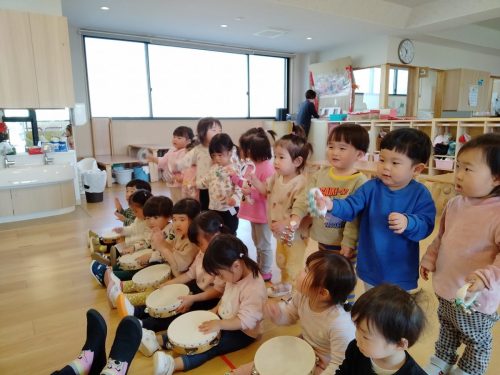 3月11日:先生のことをよく見て真似っこしようとしたね！