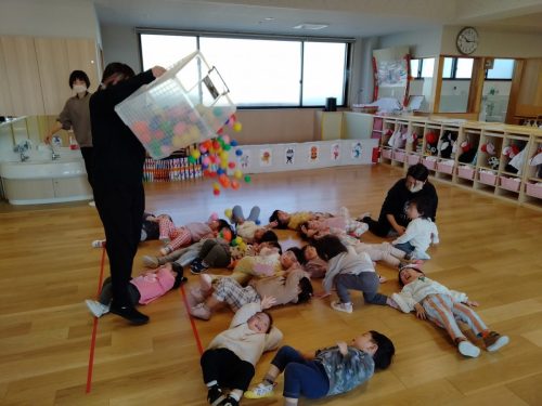 3月12日：ボール遊びスタート！ボールシャワー大好きだね♡