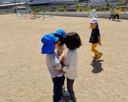 4月21日：コンセント鬼をしました。捕まった友達を助けています！