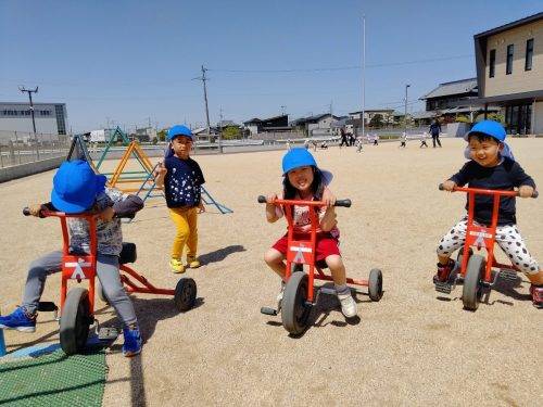 4月21日：天気がいいので三輪車でツーリング中です！