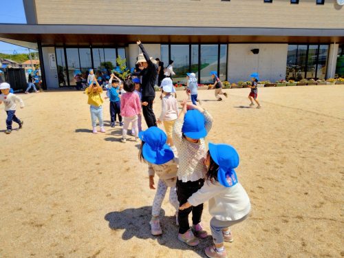 5月8日：お友達と協力して、捕まったお友達を助けてあげています！