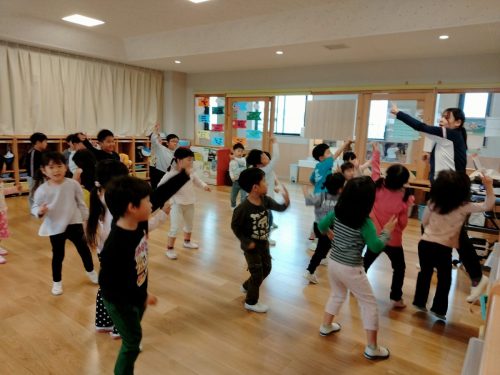 5月9日：リズム体操をしました。