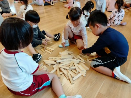 5月9日：どれだけ高く積み上げれるか競争です！