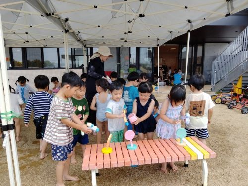7月7日：水遊びをしました。的を狙って…。