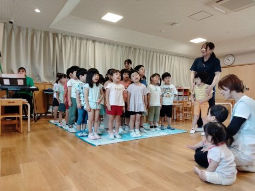 7月8日：ひよこ組さんが遊びに来てくれたので歌のプレゼントをしました！
