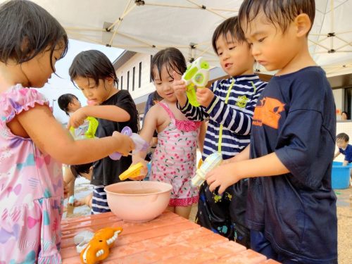 7月9日：水鉄砲に水を補充して…。