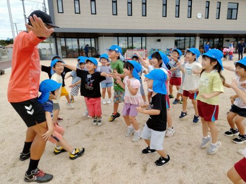 10月15日：ボブ先生のまねっこも上手にしていたね。