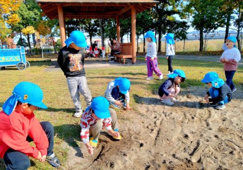 11月17日：砂場でもたくさん遊んだね♪