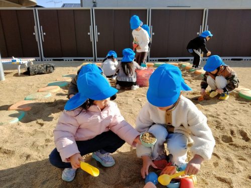 1月14日：砂場で遊びました。