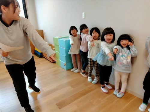 １月15日：身振り手振りでセリフを言っています。