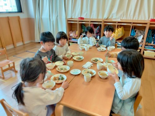 １月15日：お野菜もモリモリ食べて元気いっぱいです！