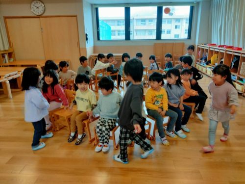 3月４日：イス取りゲームをしました。